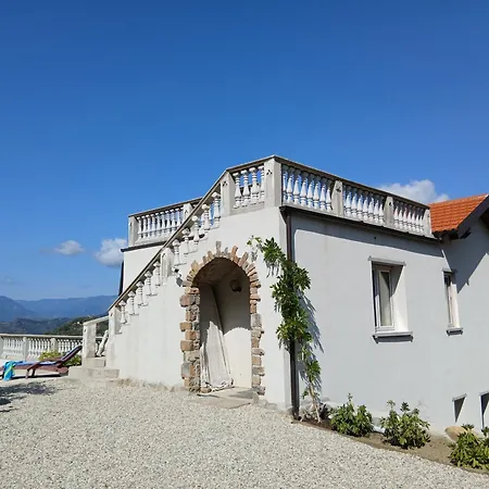 Вилла Dei Sogni, With Private Pool ,roof Terrace And Spectacular Views Of Monaco And Ligurian Mountains