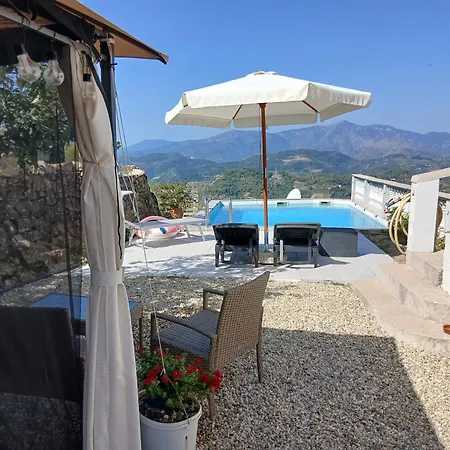 Villa Dei Sogni, With Private Pool ,roof Terrace And Spectacular Views Of Monaco And Ligurian Mountains Vallebona