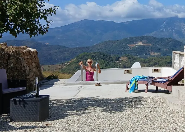 Villa Dei Sogni, With Private Pool ,roof Terrace And Spectacular Views Of Monaco And Ligurian Mountains Vallebona